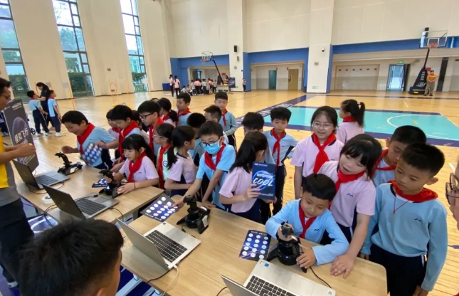 爱尚飞携手梅沙双语学校，点燃校园科技航空梦！